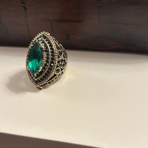 Elegant 925 Green and Gold Women's Ring